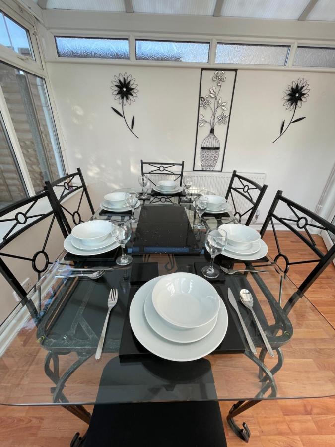 Alder House - A Modern Vibrant 4 Bedroom House Marston Green Exterior foto